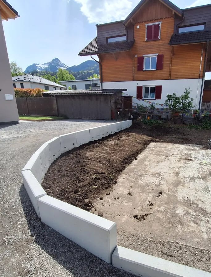Niedrige Mauer